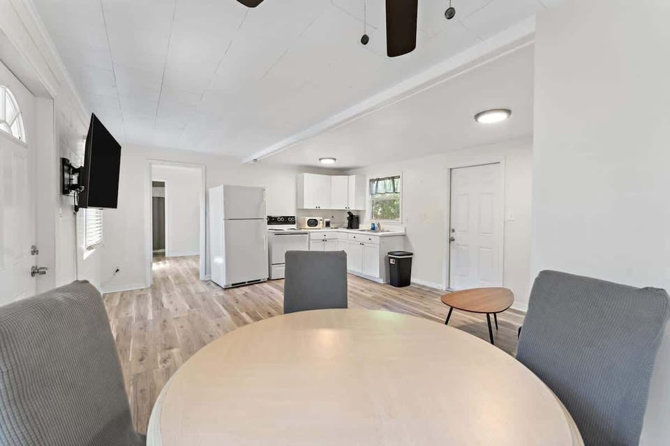 Dining/Kitchen