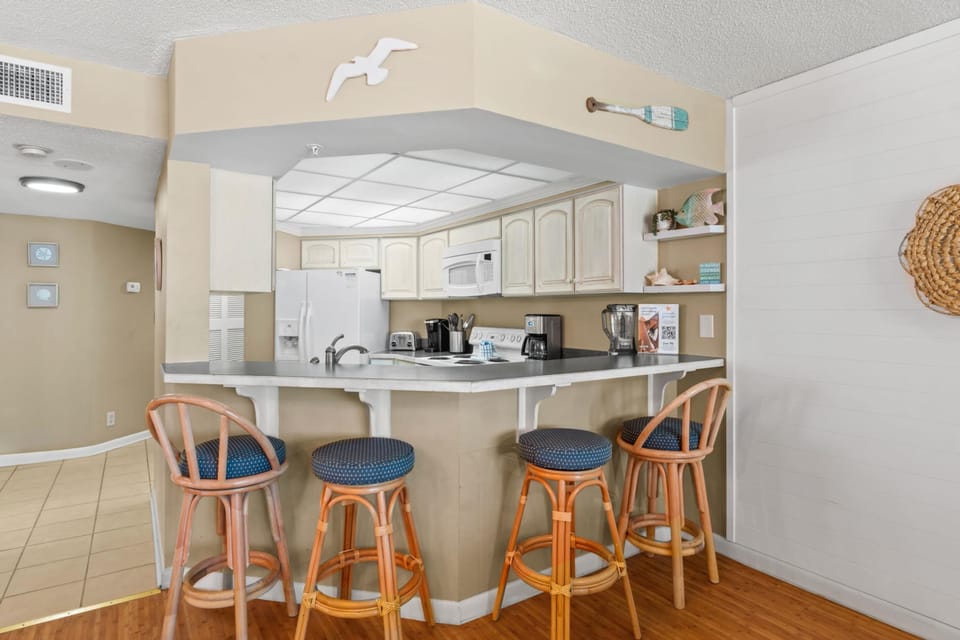 Kitchen with Breakfast Bar