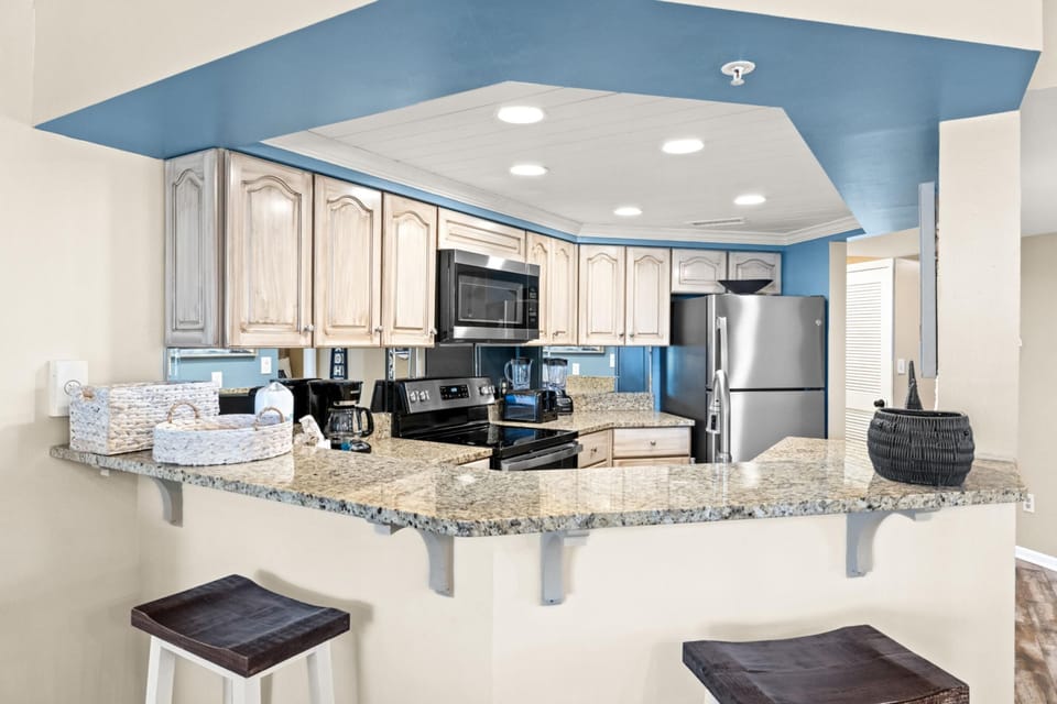 Kitchen with Breakfast Bar
