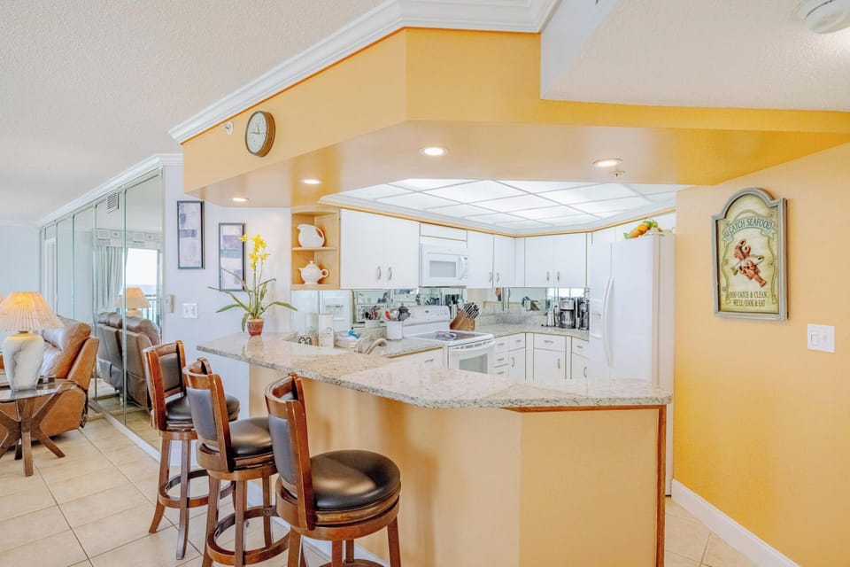 Kitchen with Breakfast Bar