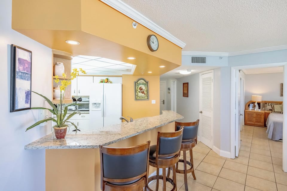 Kitchen with Breakfast Bar