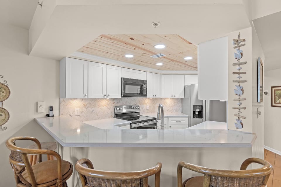 Kitchen with Breakfast Bar