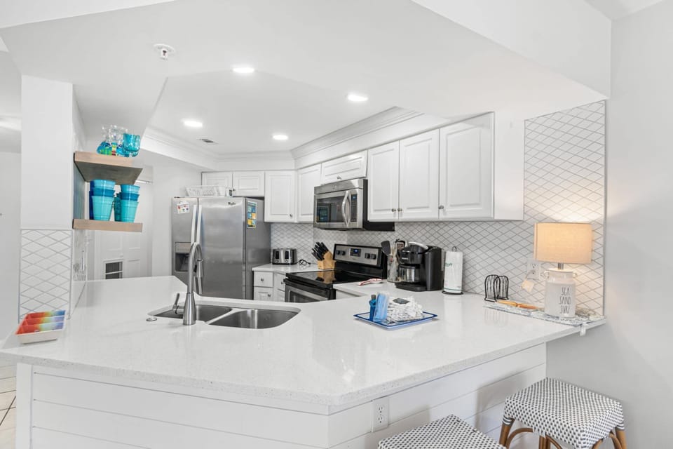 Kitchen with Breakfast Bar