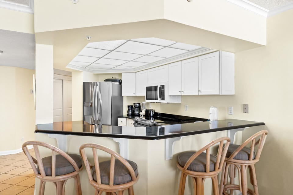Kitchen with Breakfast Bar