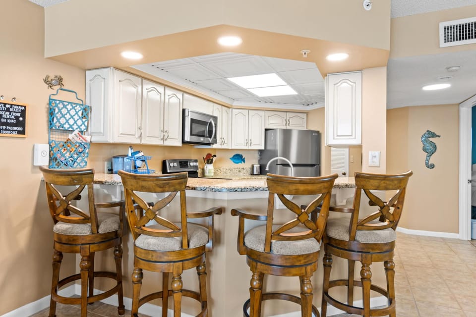 Kitchen with Breakfast Bar