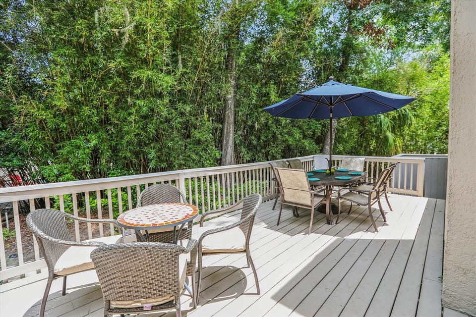 Outdoor Deck with BBQ Grill at 10 Cartgate