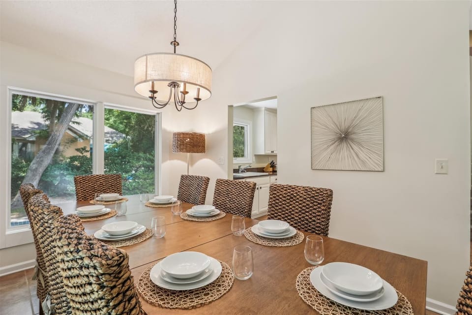 Dining Table with Seating for Eight at 10 Cartgate