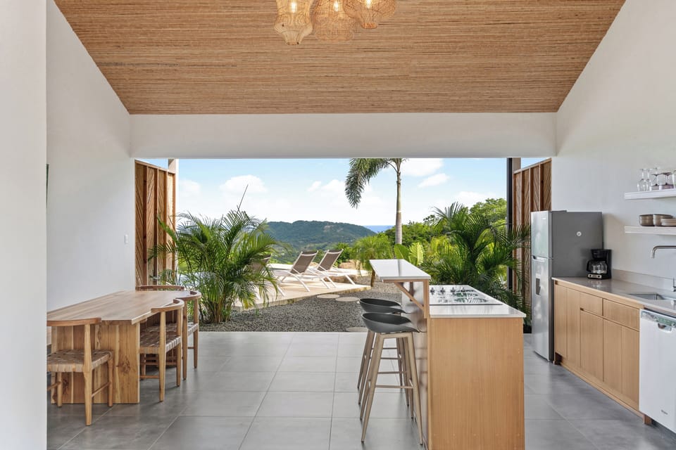 Open Air Rancho with outdoor kitchen & dining area