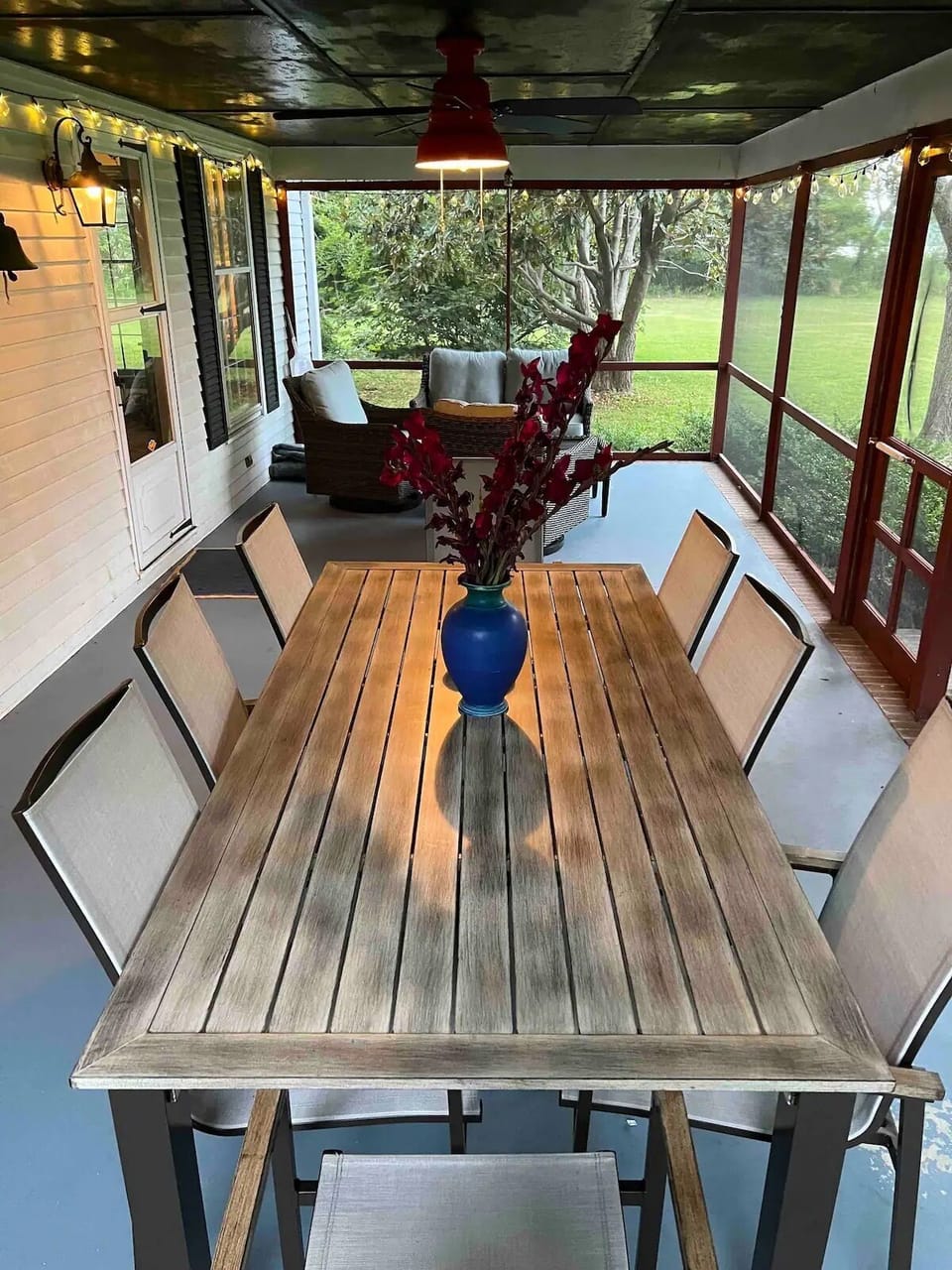 Outdoor dining