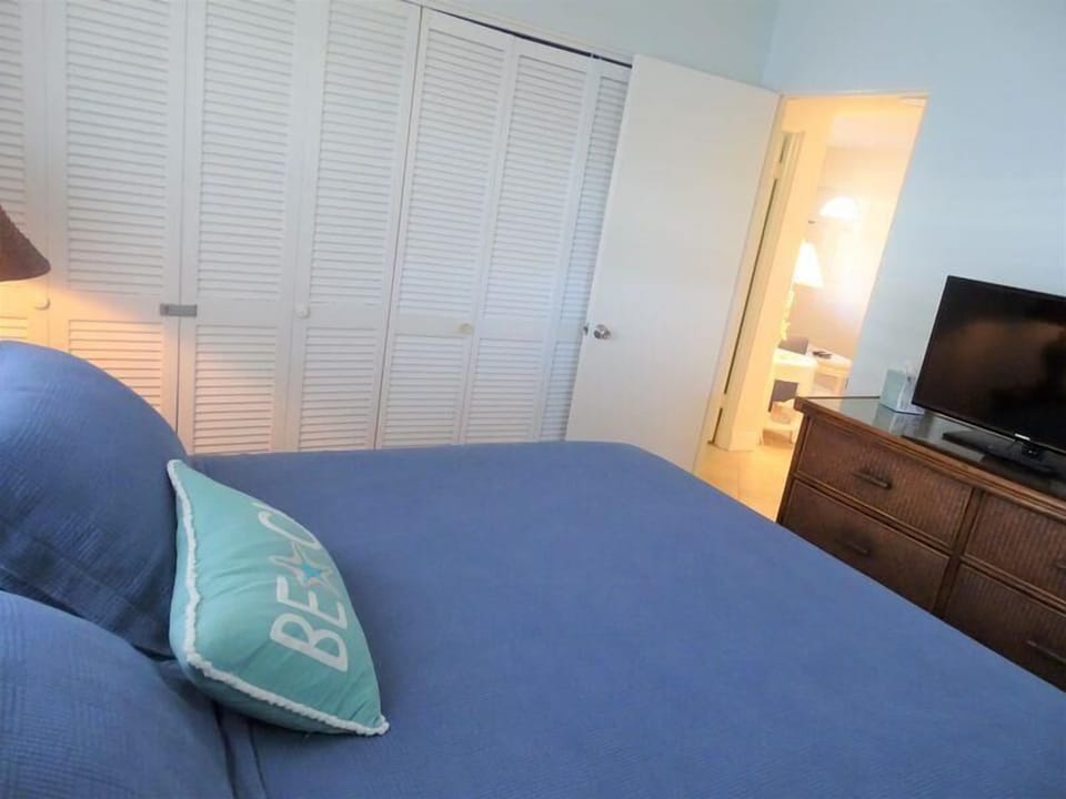 Queen Bedroom