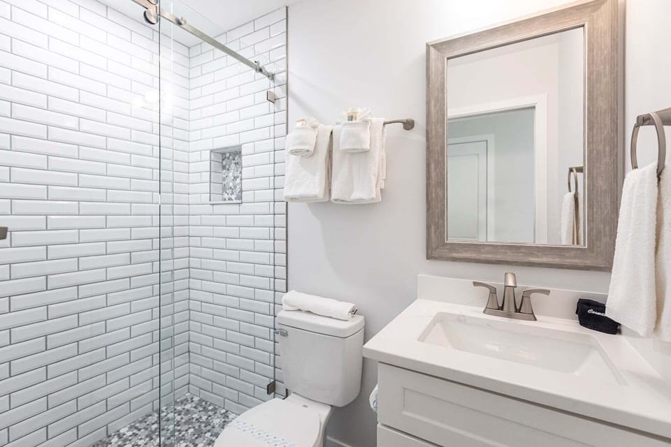 19 Second Bathroom