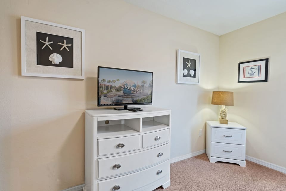 Space with 32” Vizio Non-Smart TV