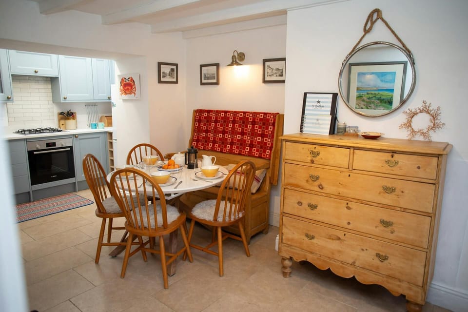 Dining area leading off the kitchen