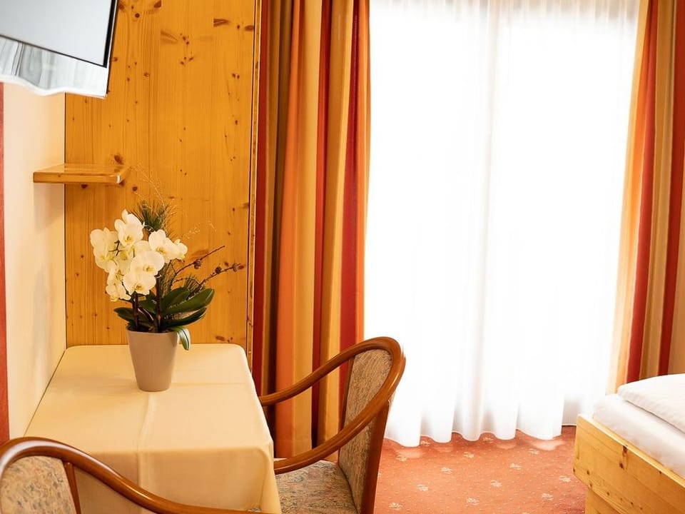 Doppelzimmer mit Balkon, Dusche, WC - Pension Fischinger Bed and Breakfast in Carinthia, Austria