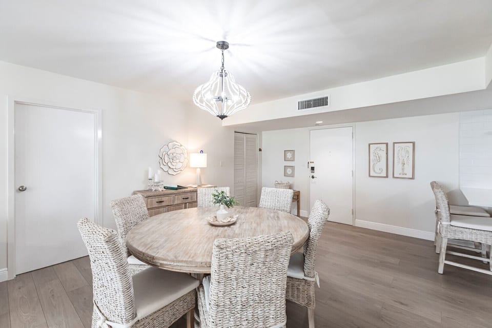 05 Dining Area