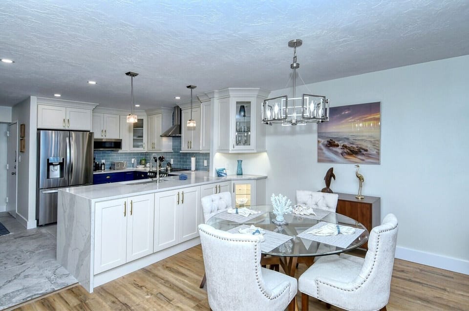 1055-503-dining room and kitchen