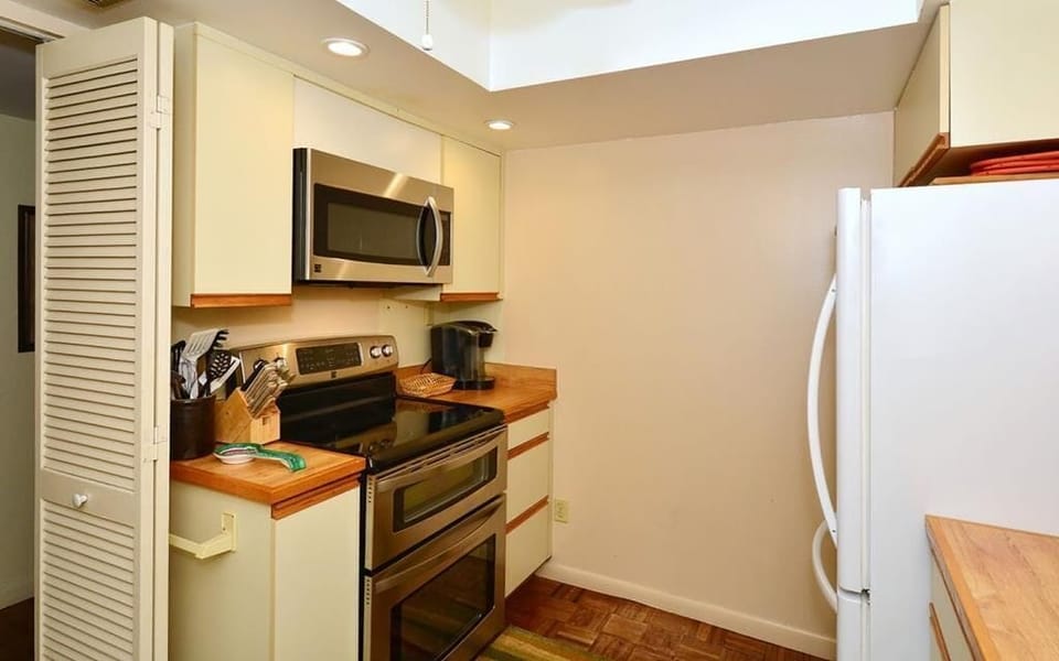 1055-603 Kitchen 2