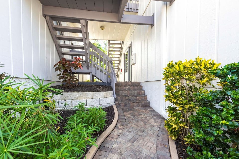 15 Front Walkway