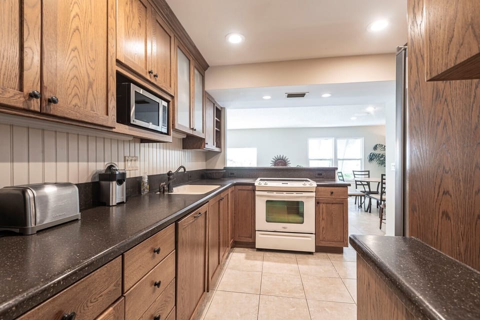 06 Kitchen