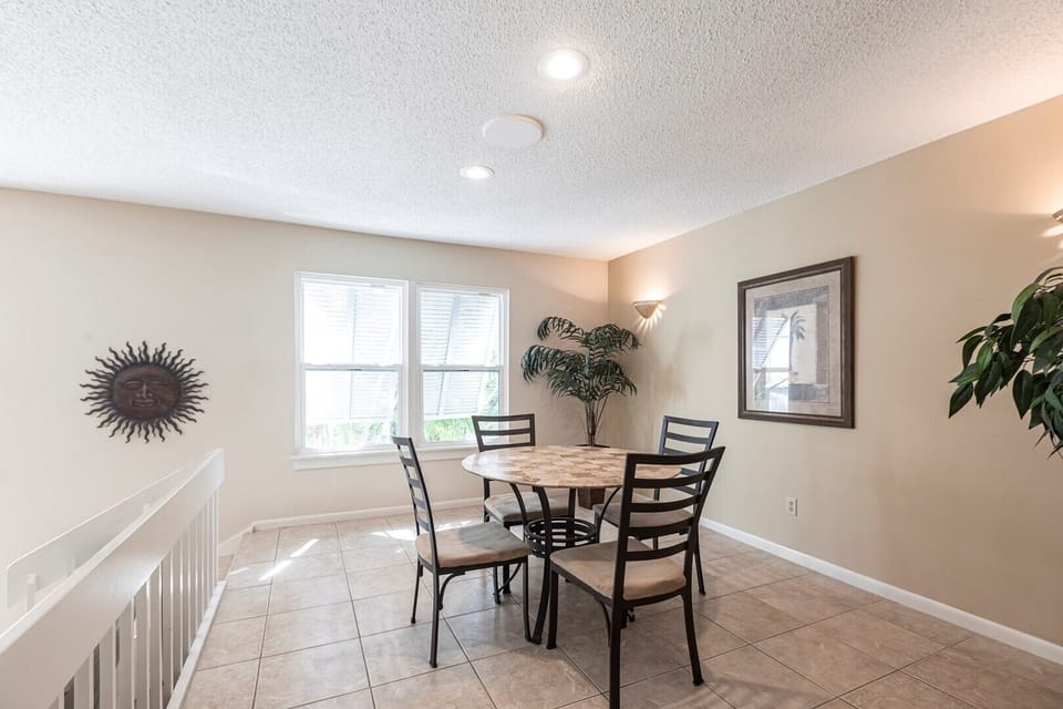 05 Dining Area