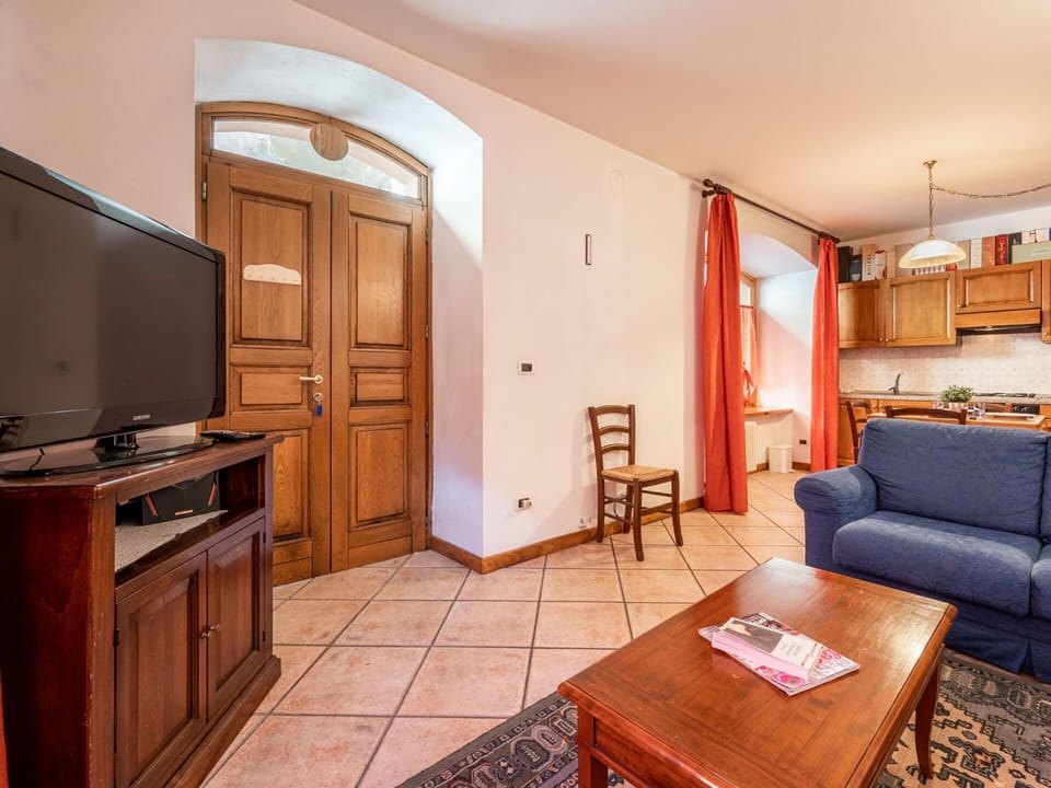 Water, Plant, Sky, Building, Swimming Pool, Tree, Azure, Window, Real Estate, Leisure