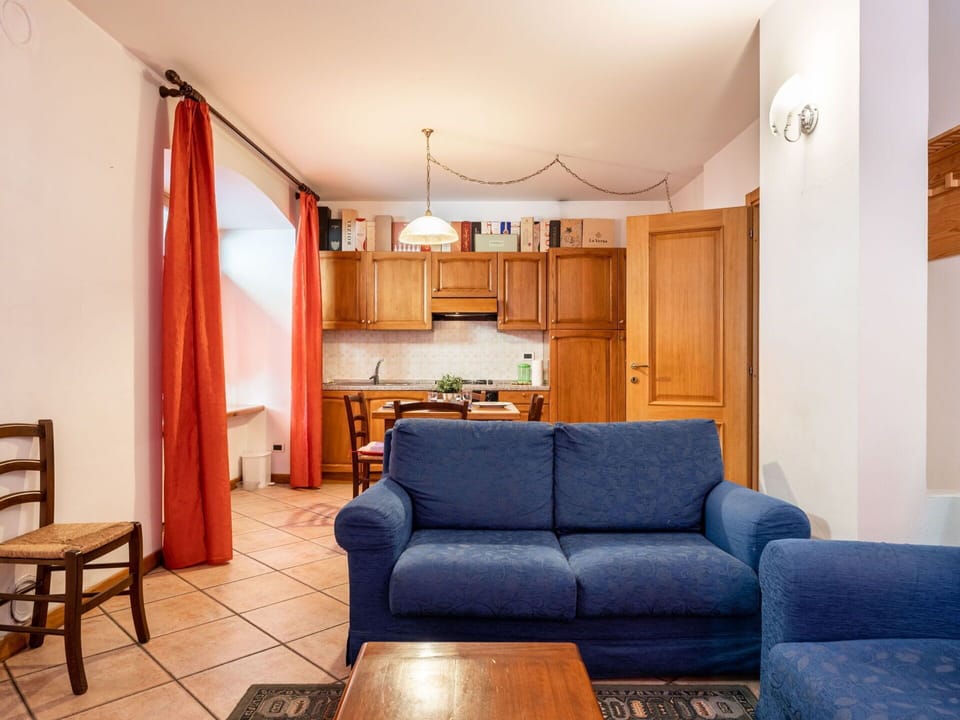 Water, Plant, Sky, Building, Swimming Pool, Tree, Azure, Window, Real Estate, Leisure