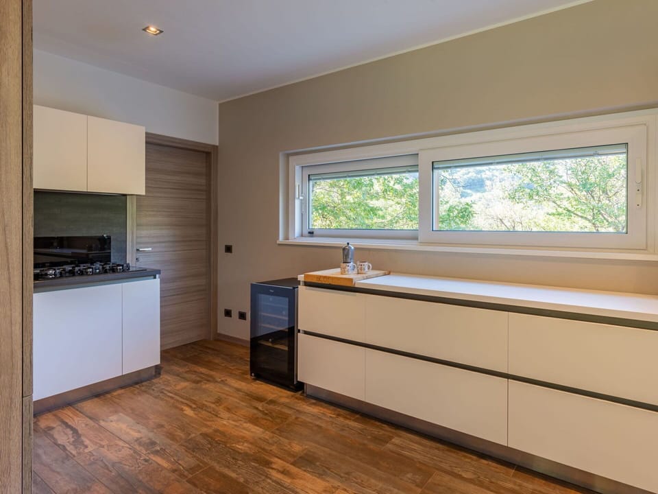 Cabinetry, Countertop, Property, Building, Window, Wood, Architecture, Interior Design, Flooring