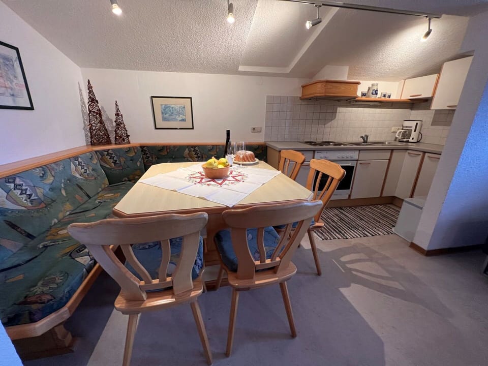 Table, Furniture, Property, Picture Frame, Wood, Lighting, Flooring, Interior Design, Architecture, Floor