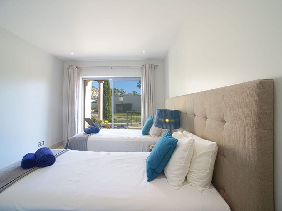 Building, Furniture, Comfort, Blue, Azure, Wood, Interior Design, Shade, Flooring, Floor