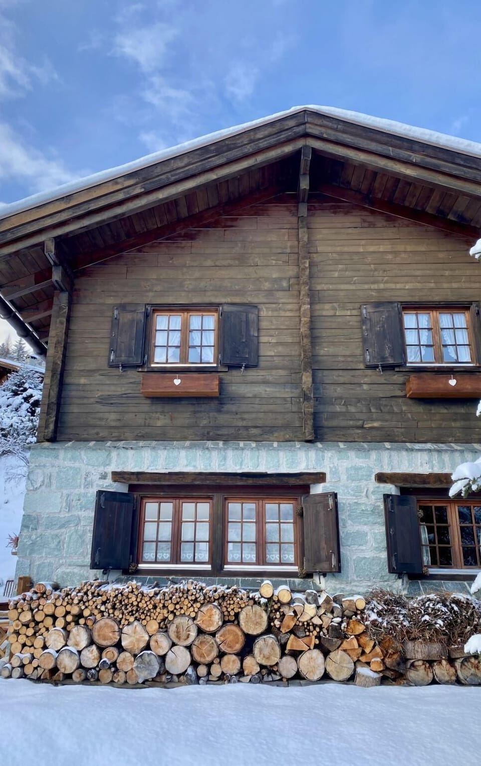 Building, Sky, Window, House, Wood, Cloud, Cottage, Facade, Rural Area, Tints And Shades