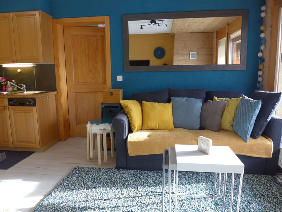 Couch, Furniture, Property, Table, Wood, Interior Design, Rectangle, Comfort, Studio Couch, Cabinetry