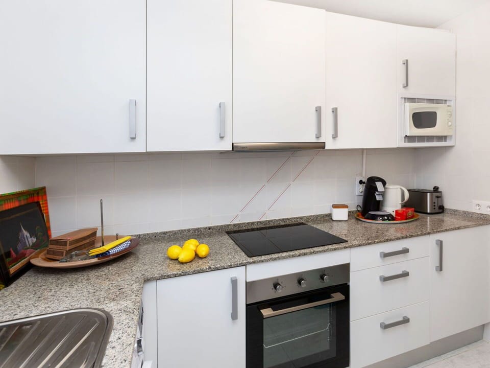 Cabinetry, Property, Countertop, Kitchen Stove, Kitchen, Kitchen Appliance, Cooktop, Kitchen Sink, Gas Stove, Building