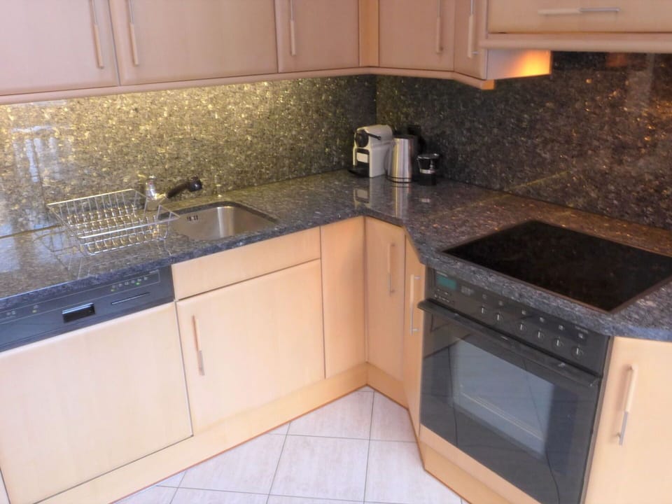 Brown, Kitchen Sink, Cabinetry, Countertop, Property, Sink, Tap, Kitchen Stove, Plumbing Fixture, Kitchen