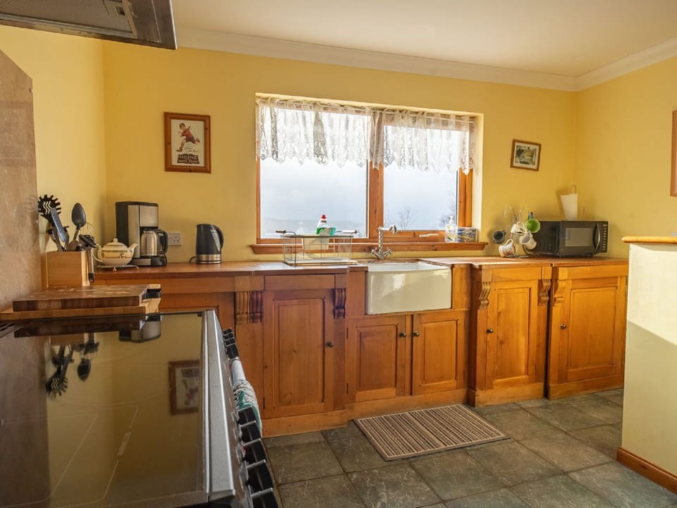 Cabinetry, Kitchen Sink, Window, Countertop, Building, Wood, Picture Frame, Interior Design, Sink