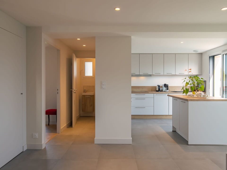 Plant, Water, Building, Sky, Property, Swimming Pool, Azure, Tree, Body Of Water, Leisure