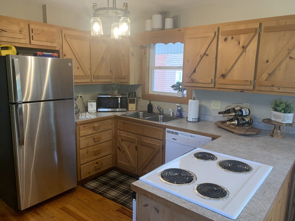Full service kitchen with everything you need