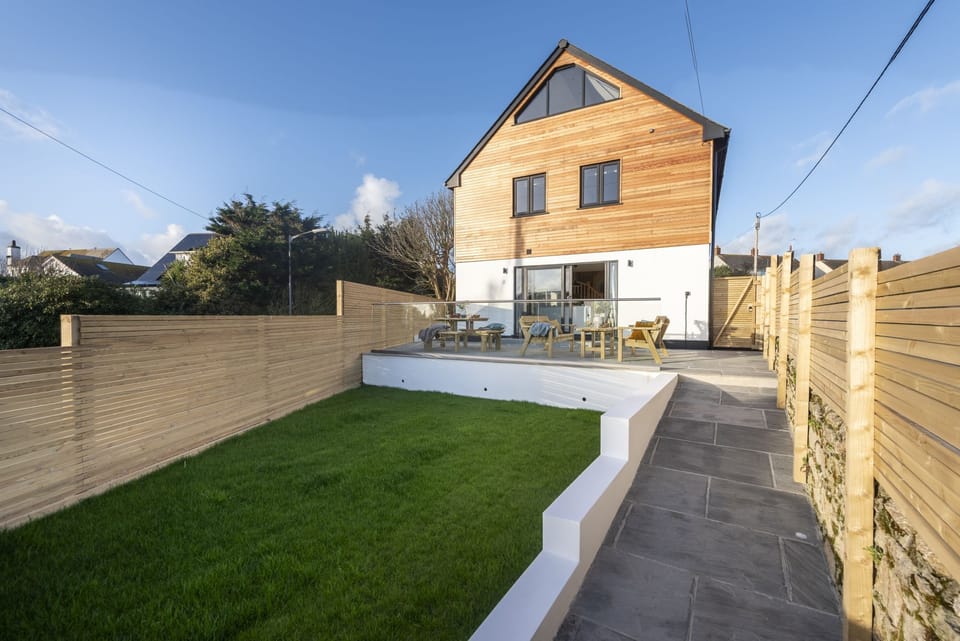 Garden area with distant sea views - Atlantic Point