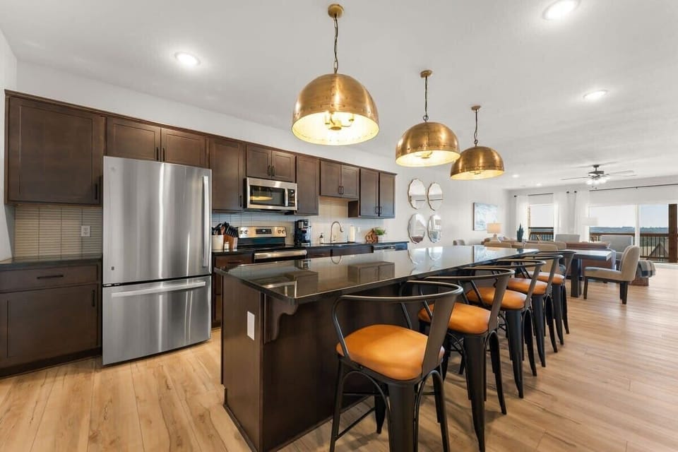 Large Kitchen Island and bar for serving and eating!