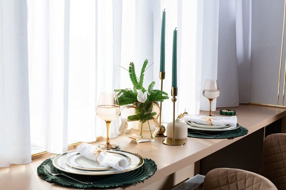 Dine in extravagance with our luxury table setting, featuring exquisite plates and cutlery that elevate every meal into a culinary experience.