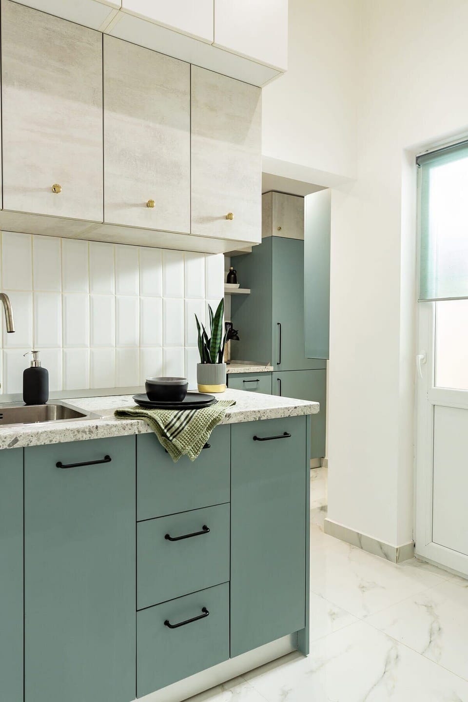 Delight in the fusion of modern elegance and luxury in our kitchen, where refreshing accents add a touch of vibrancy to the sleek, sophisticated design.