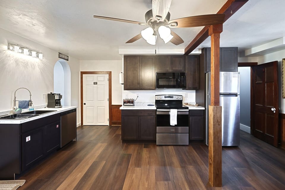 Kitchen and laundry entrance 