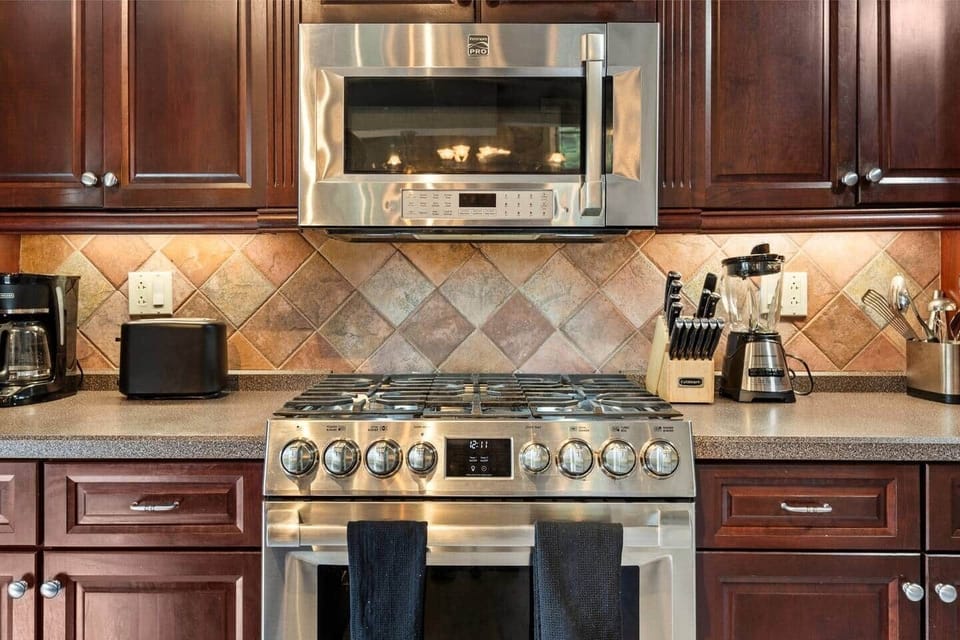 Kenmore Pro Five Burner Stove in Main House Kitchen