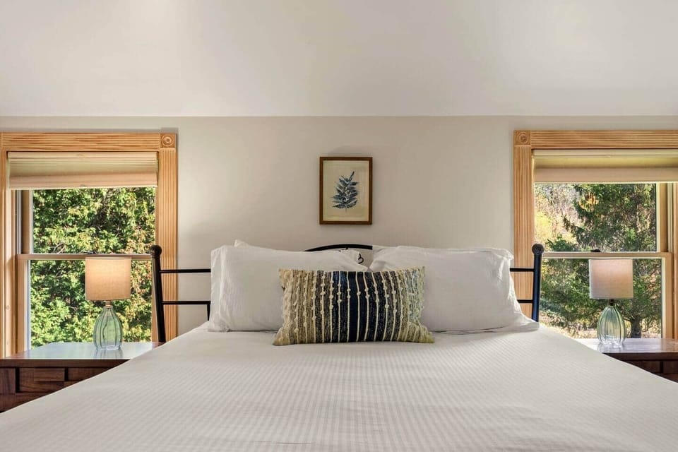 Bedroom 5: Queen (in-law suite)