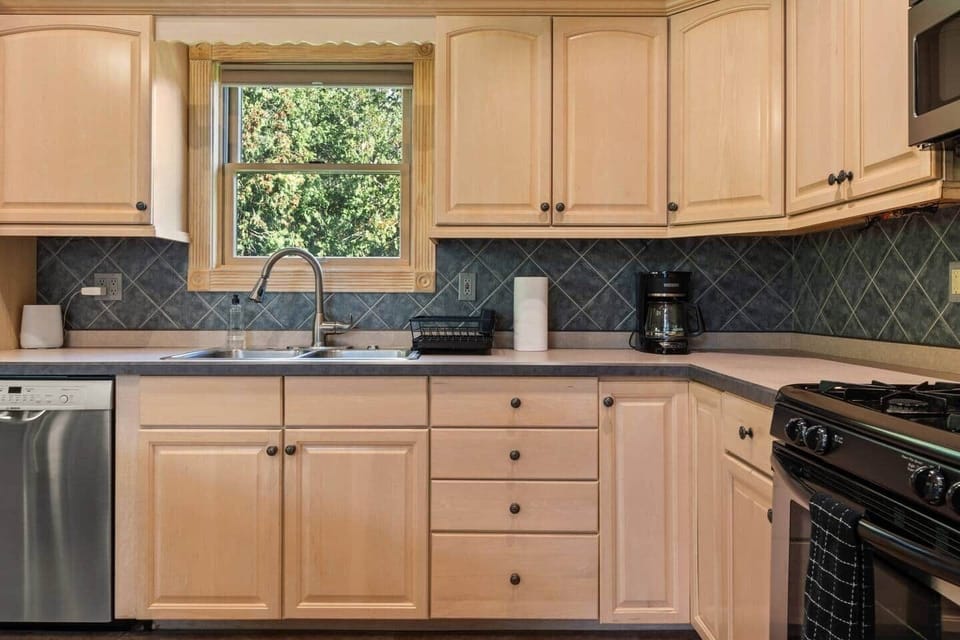Second Full Kitchen (in-law suite)