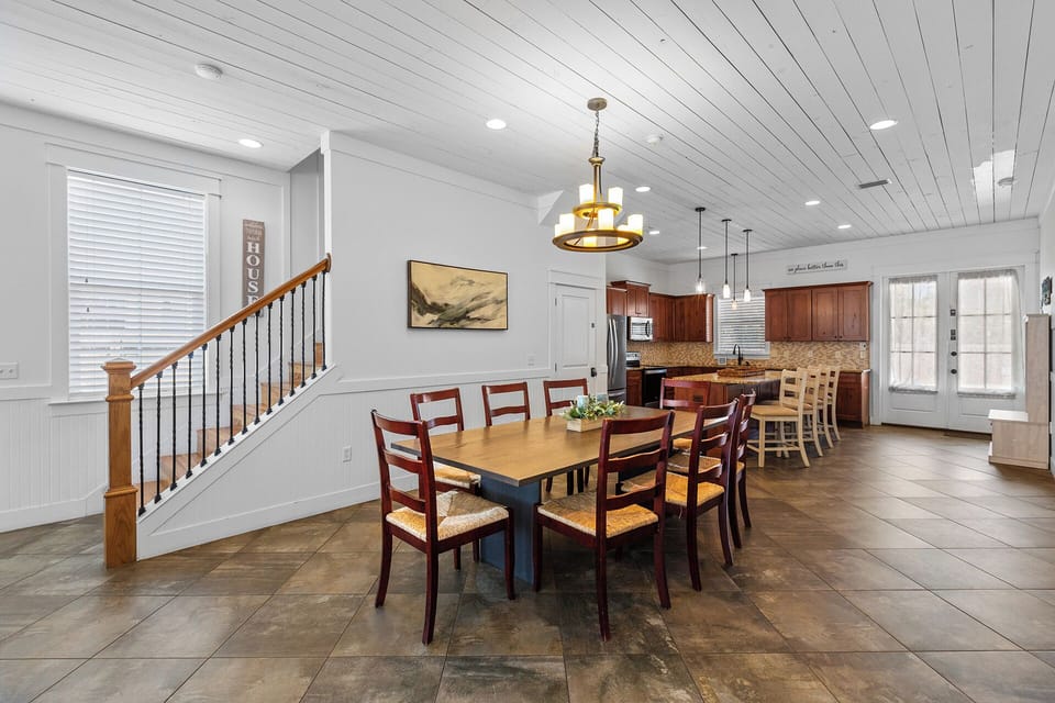 Take It Easy Dining Room