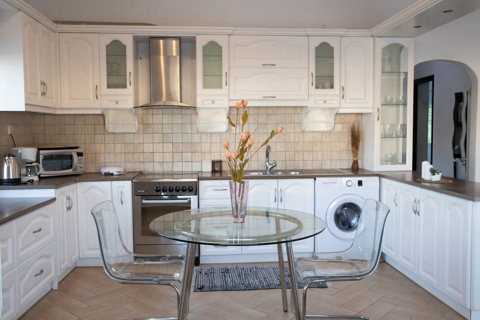 Kitchen with sea view
