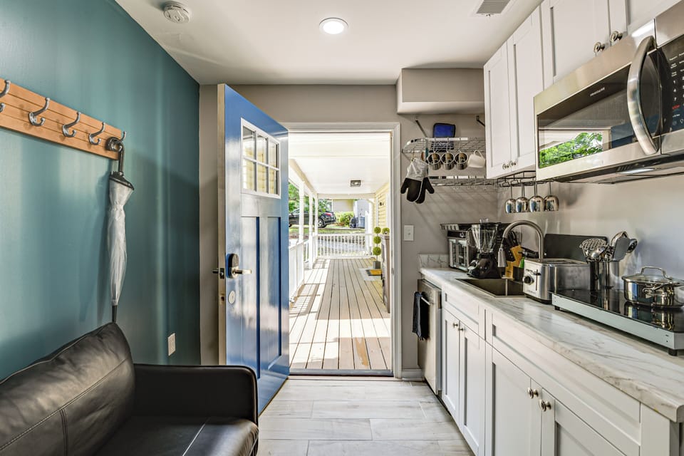 Entrance | Kitchenette | Seating Area