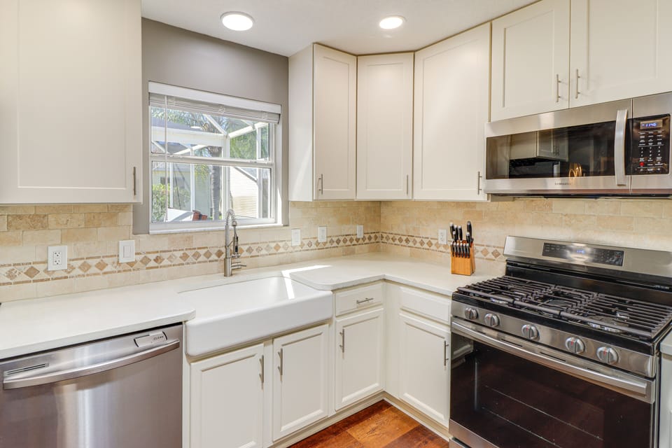 Kitchen | Keurig Coffee Maker | Dishwasher | Cooking Basics