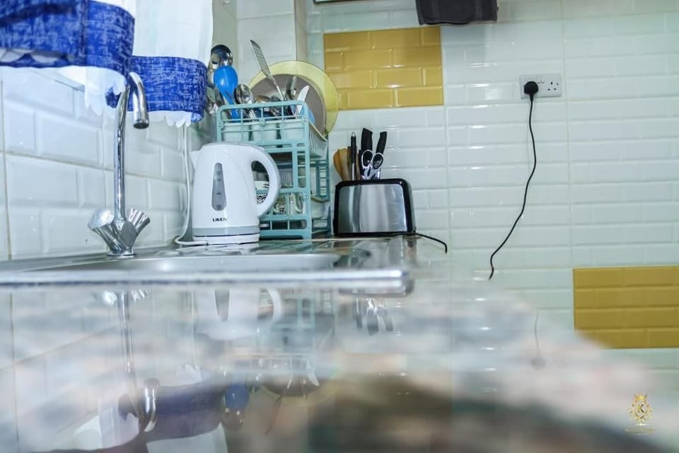 kitchen utensils 