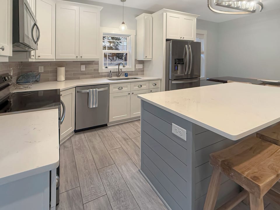Bright chef’s kitchen with quartz island, stainless suite & seating